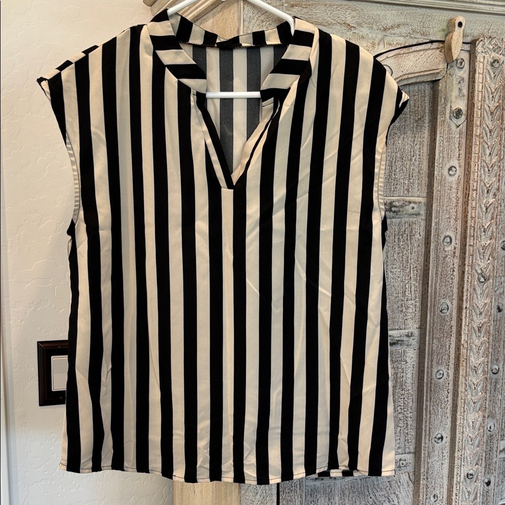 SHEIN Black and White Vertical Stripe V-Neck Sleeveless Tank